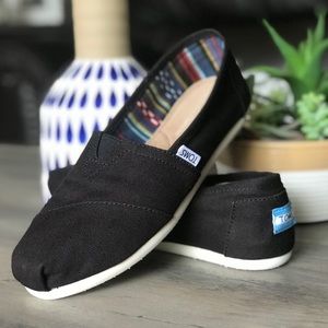Toms - Black Canvas Women’s Classics